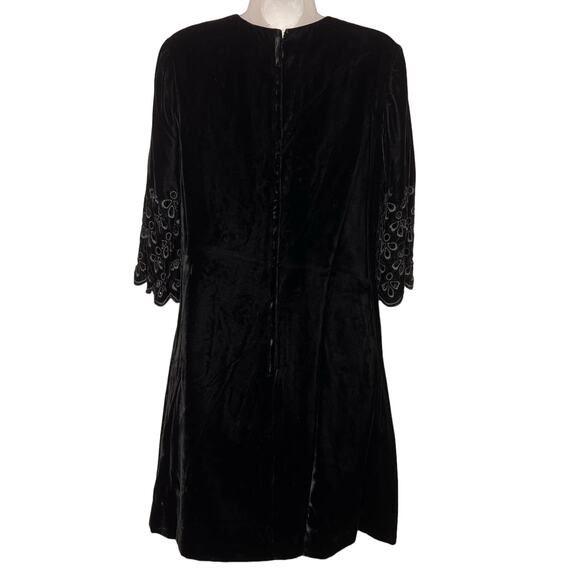 Vintage 60s Size Medium Black Velvet Sheath Dress Eyelet Half Sleeves Party - Picture 2 of 8